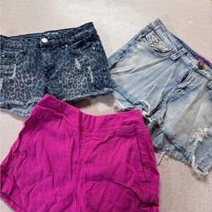‼️‼️ Bundle of three pairs of women’s shorts‼️‼️